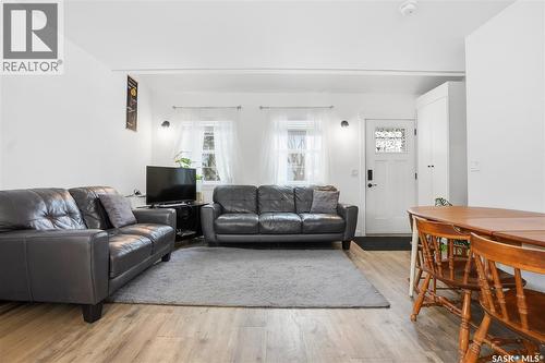 929 K Avenue N, Saskatoon, SK - Indoor Photo Showing Living Room