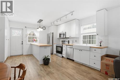 929 K Avenue N, Saskatoon, SK - Indoor Photo Showing Kitchen