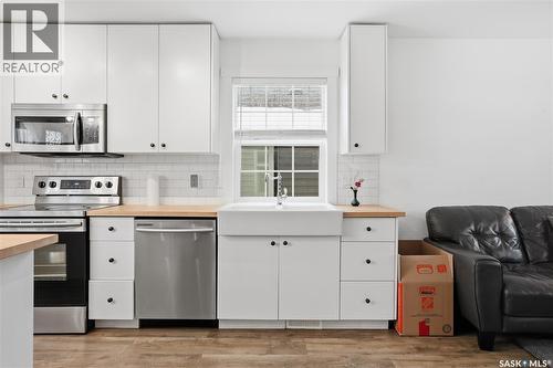 929 K Avenue N, Saskatoon, SK - Indoor Photo Showing Kitchen