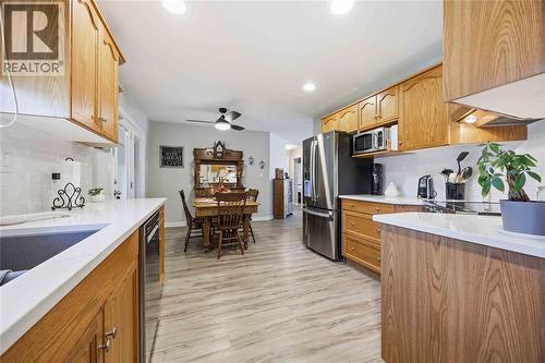 5700 Blackwell Sideroad Unit# 13, Sarnia, ON - Indoor Photo Showing Kitchen
