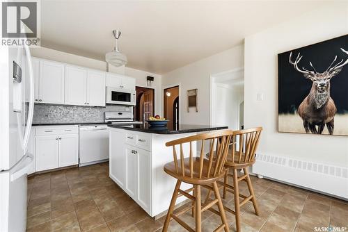 3003 Hill Avenue, Regina, SK - Indoor Photo Showing Kitchen