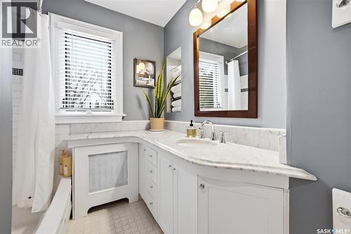 3003 Hill Avenue, Regina, SK - Indoor Photo Showing Bathroom