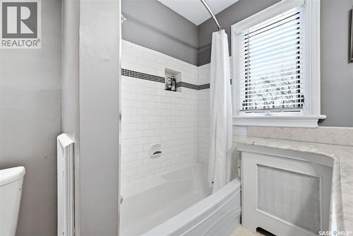 3003 Hill Avenue, Regina, SK - Indoor Photo Showing Bathroom