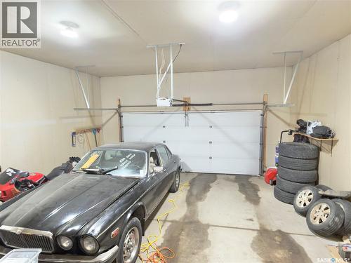 831 Korol Way, Saskatoon, SK - Indoor Photo Showing Garage