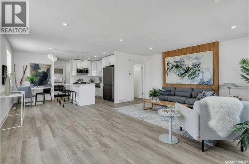 533 Sharma Crescent, Saskatoon, SK - Indoor Photo Showing Living Room