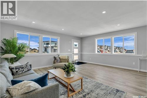 533 Sharma Crescent, Saskatoon, SK - Indoor Photo Showing Living Room