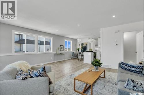 533 Sharma Crescent, Saskatoon, SK - Indoor Photo Showing Living Room