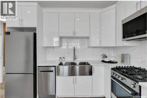 533 Sharma Crescent, Saskatoon, SK - Indoor Photo Showing Kitchen With Upgraded Kitchen