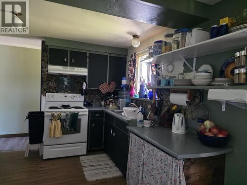 15 Harmon Crescent, Granisle, BC - Indoor Photo Showing Kitchen