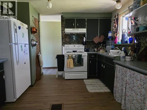 15 Harmon Crescent, Granisle, BC - Indoor Photo Showing Kitchen
