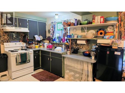 15 Harmon Crescent, Granisle, BC - Indoor Photo Showing Kitchen