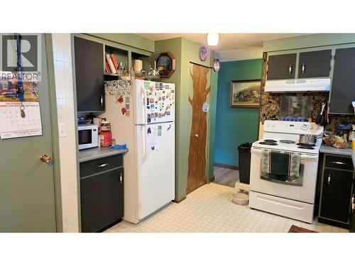 15 Harmon Crescent, Granisle, BC - Indoor Photo Showing Kitchen