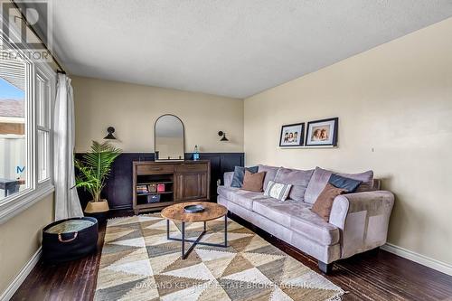 26 Sinclair Avenue, St. Thomas, ON - Indoor Photo Showing Living Room