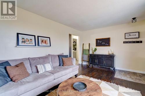 26 Sinclair Avenue, St. Thomas, ON - Indoor Photo Showing Living Room