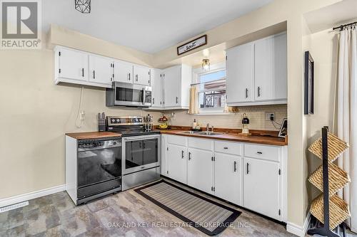 26 Sinclair Avenue, St. Thomas, ON - Indoor Photo Showing Kitchen With Double Sink