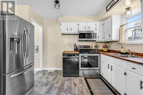 26 Sinclair Avenue, St. Thomas, ON - Indoor Photo Showing Kitchen With Double Sink