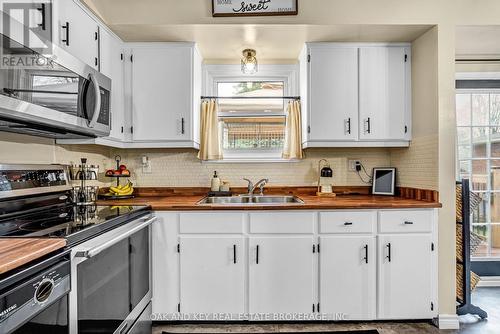 26 Sinclair Avenue, St. Thomas, ON - Indoor Photo Showing Kitchen With Double Sink