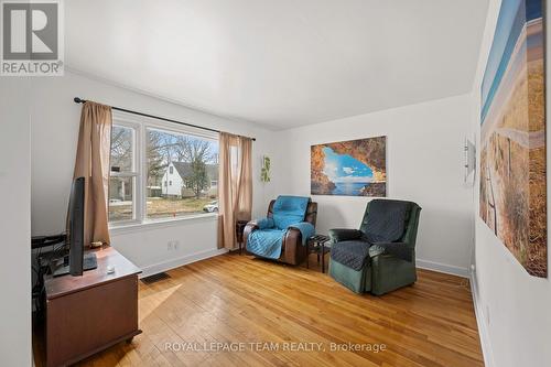 1123 Secord Avenue, Ottawa, ON - Indoor Photo Showing Other Room