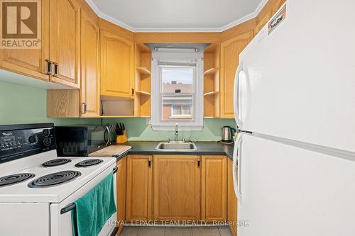 1123 Secord Avenue, Ottawa, ON - Indoor Photo Showing Kitchen