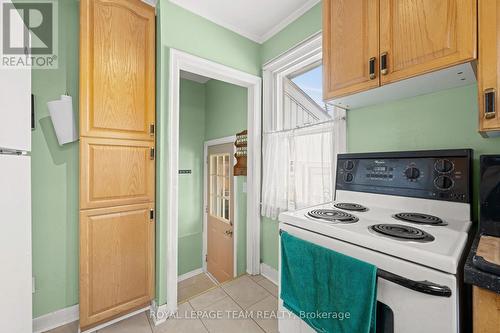 1123 Secord Avenue, Ottawa, ON - Indoor Photo Showing Kitchen