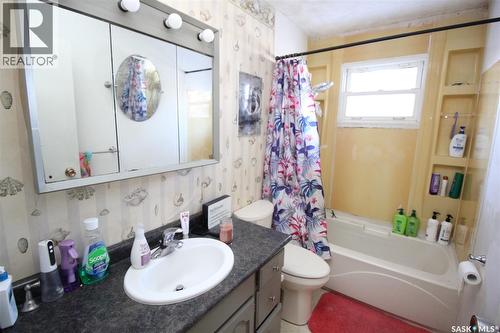 800 Robison Street, Indian Head, SK - Indoor Photo Showing Bathroom