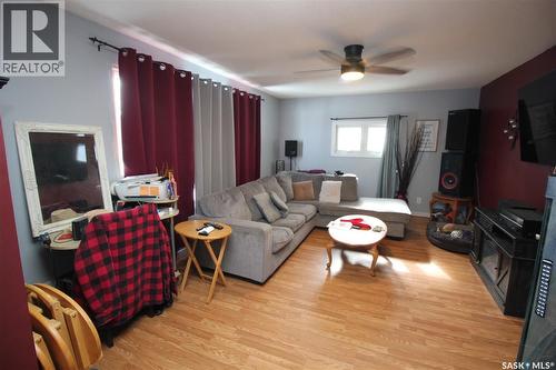 800 Robison Street, Indian Head, SK - Indoor Photo Showing Living Room
