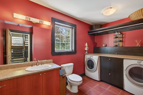 Salle d'eau - 32 Ch. Dupuis, La Minerve, QC - Indoor Photo Showing Laundry Room