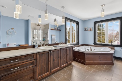 Salle de bains attenante à la CCP - 32 Ch. Dupuis, La Minerve, QC - Indoor Photo Showing Bathroom
