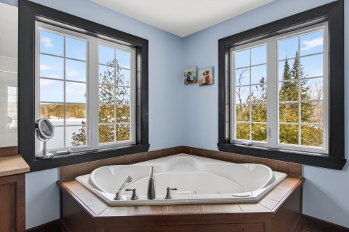 Salle de bains attenante à la CCP - 32 Ch. Dupuis, La Minerve, QC - Indoor Photo Showing Bathroom