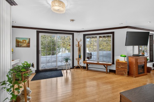 Salle familiale - 32 Ch. Dupuis, La Minerve, QC - Indoor