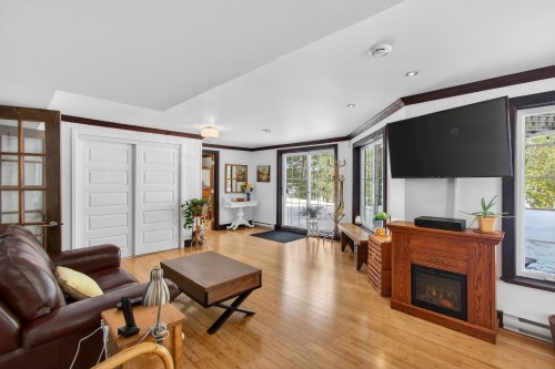 Salle familiale - 32 Ch. Dupuis, La Minerve, QC - Indoor Photo Showing Living Room With Fireplace