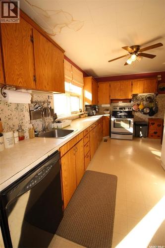 663 2Nd Street E, Shaunavon, SK - Indoor Photo Showing Kitchen