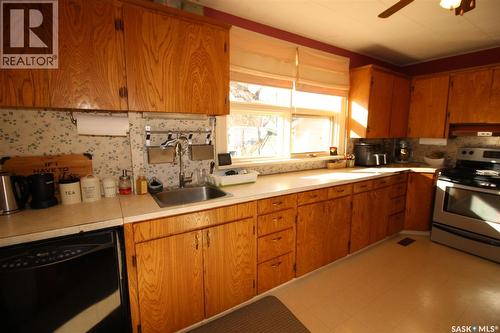 663 2Nd Street E, Shaunavon, SK - Indoor Photo Showing Kitchen