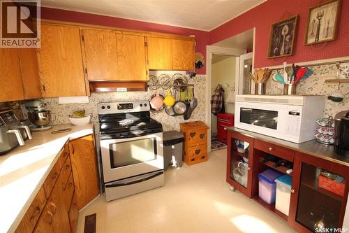 663 2Nd Street E, Shaunavon, SK - Indoor Photo Showing Kitchen