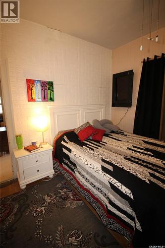 663 2Nd Street E, Shaunavon, SK - Indoor Photo Showing Bedroom