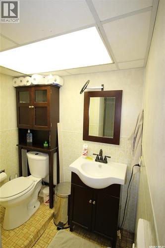 663 2Nd Street E, Shaunavon, SK - Indoor Photo Showing Bathroom
