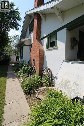 663 2Nd Street E, Shaunavon, SK - Outdoor With Exterior