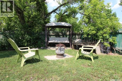 663 2Nd Street E, Shaunavon, SK - Outdoor With Backyard