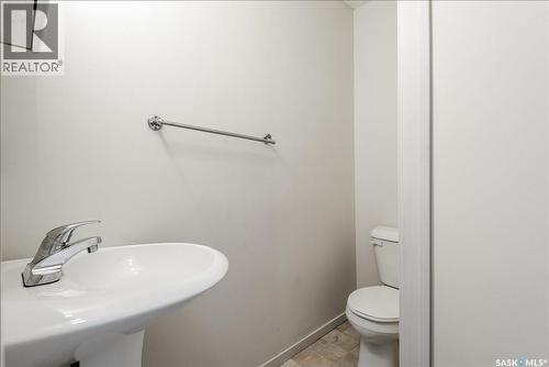 71 3904 Castle Road, Regina, SK - Indoor Photo Showing Bathroom
