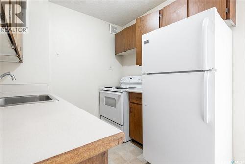 71 3904 Castle Road, Regina, SK - Indoor Photo Showing Kitchen