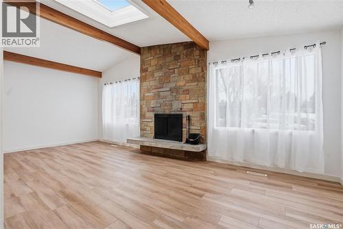 1606 Arlington Avenue, Saskatoon, SK - Indoor Photo Showing Living Room With Fireplace