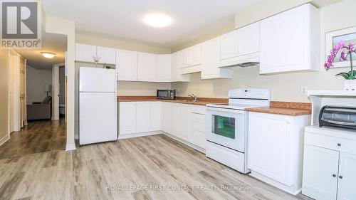 66 Downing Crescent, Barrie, ON - Indoor Photo Showing Kitchen