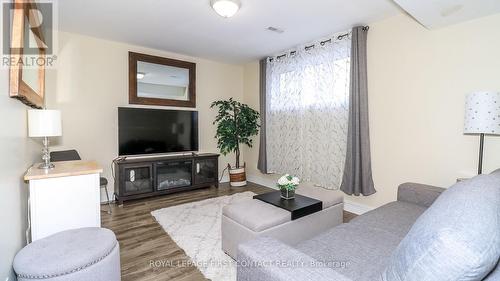 66 Downing Crescent, Barrie, ON - Indoor Photo Showing Living Room