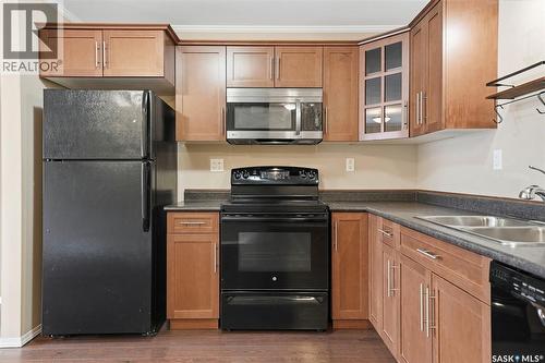 103 275 Pringle Lane, Saskatoon, SK - Indoor Photo Showing Kitchen With Double Sink