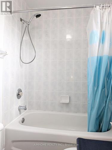 74 Sunway Square, Markham, ON - Indoor Photo Showing Bathroom