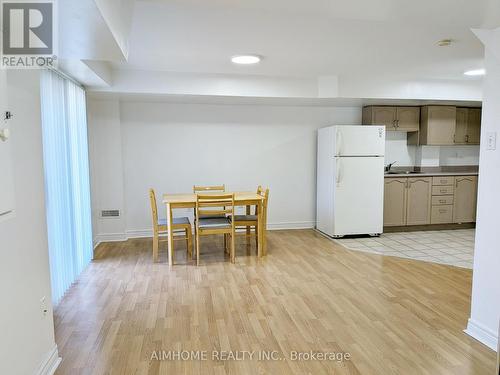 74 Sunway Square, Markham, ON - Indoor Photo Showing Kitchen