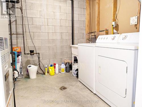 74 Sunway Square, Markham, ON - Indoor Photo Showing Laundry Room