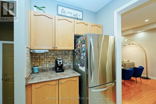32 Ashdale Road, Brampton, ON - Indoor Photo Showing Kitchen