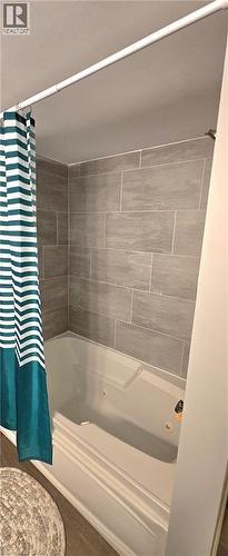 4PC Bath - 175 E Hunter Street E Unit# 404, Hamilton, ON - Indoor Photo Showing Bathroom