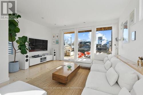67 Pinhey Street, Ottawa, ON - Indoor Photo Showing Living Room